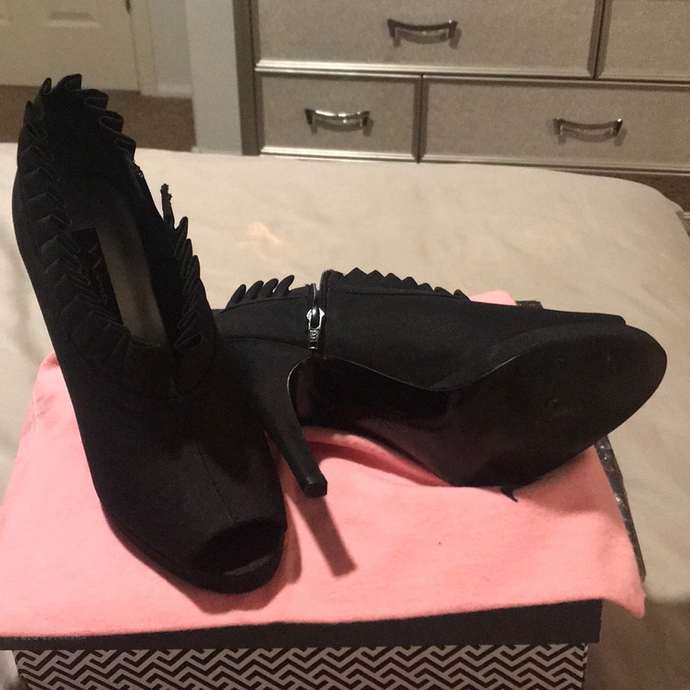 Shoes - Picture 2 of 2